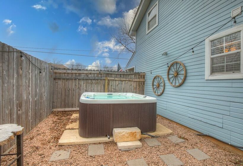 Charming Cottagehot Tub And Grill3 Min To Main!