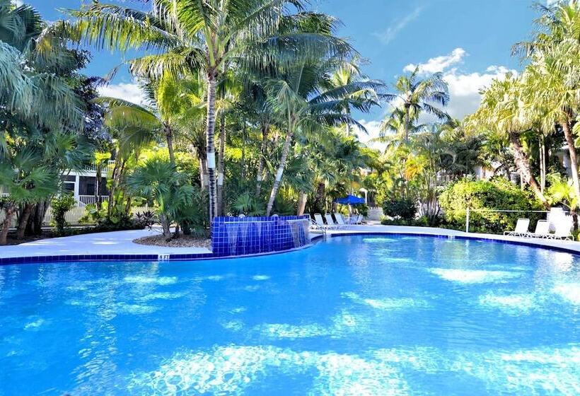 Cottage By The Pool By Avantstay W/ Balcony, Bbq & Shared Pool! Month Long Stays Only