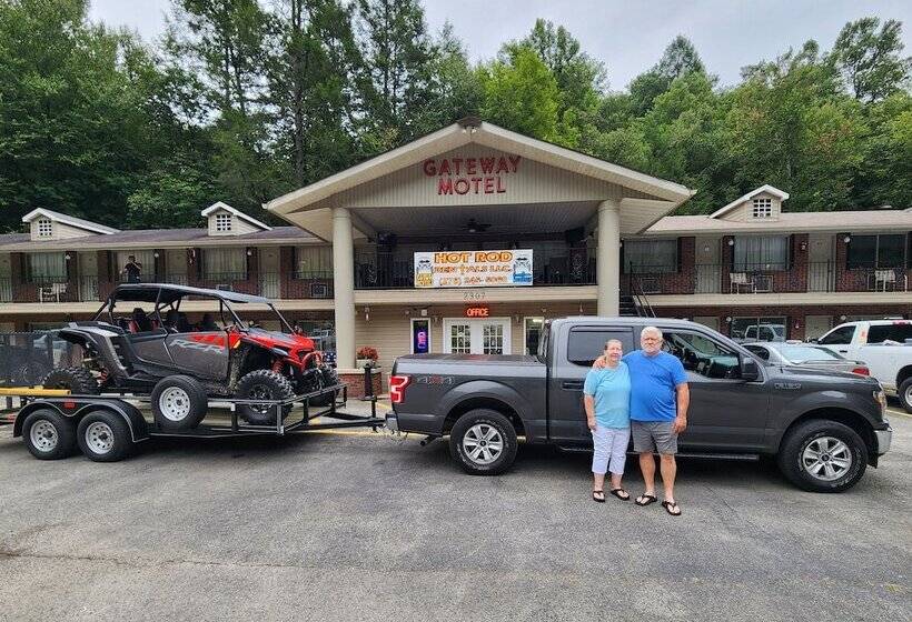 Gateway To The Breaks Motel