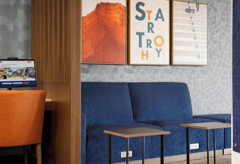فندق Holiday Inn Express Strathroy By Ihg