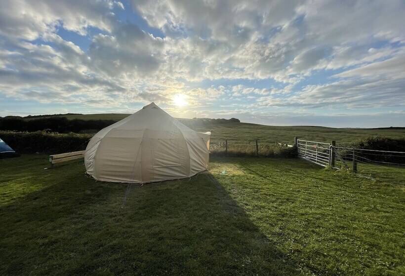 호텔 Impeccable 1 Bed Bell Tent Near Holyhead