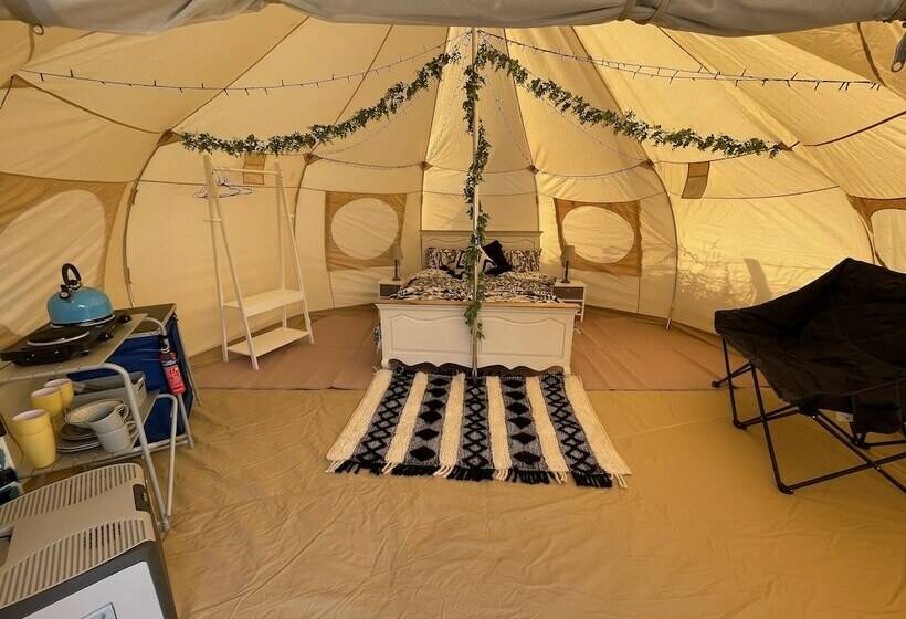 هتل Impeccable 1 Bed Bell Tent Near Holyhead