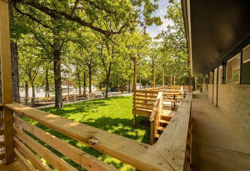 هتل Kimberling Cove C1