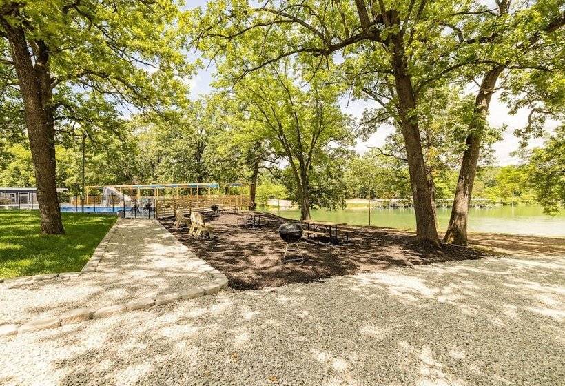 هتل Kimberling Cove H21