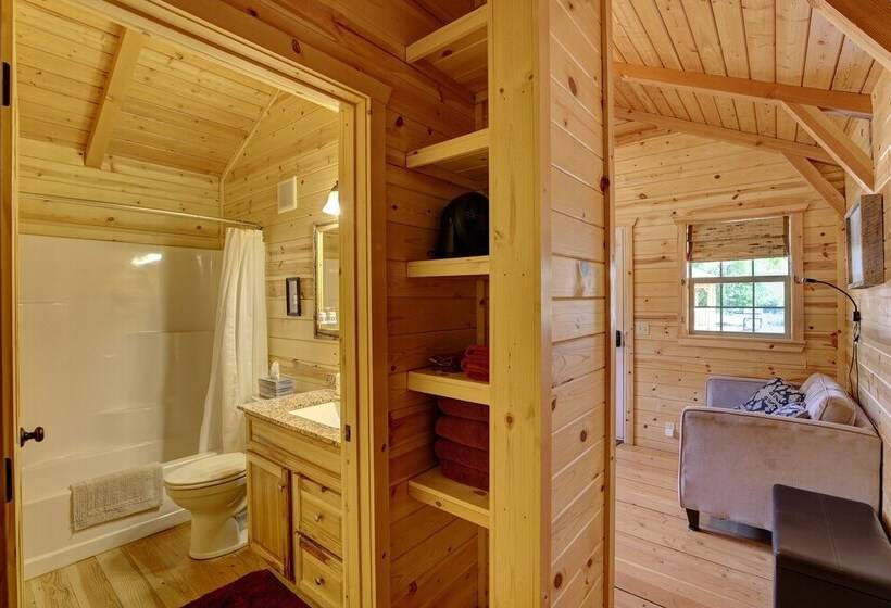 בית מלון כפרי Shire Valley Cabins, Charming Dayton Retreat