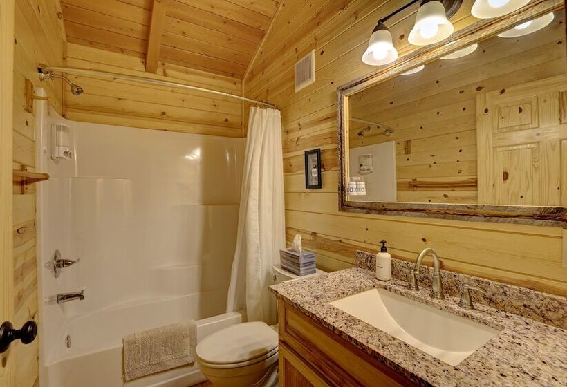בית מלון כפרי Shire Valley Cabins, Charming Dayton Retreat