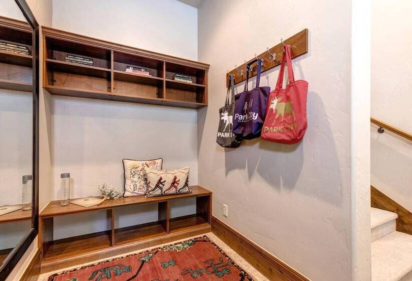 Lookout Drive 5 Bedrooms Plo 6599 By Kbm