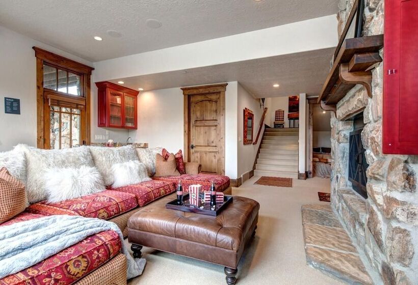 Lookout Drive 5 Bedrooms Plo 6599 By Kbm