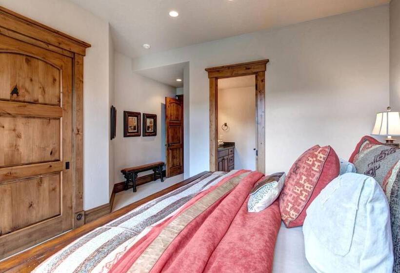 Lookout Drive 5 Bedrooms Plo 6599 By Kbm