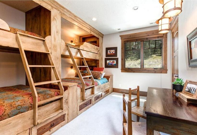 Lookout Drive 5 Bedrooms Plo 6599 By Kbm