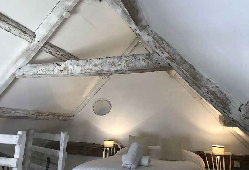 Manor House Mews   Rustic Stable Conversion