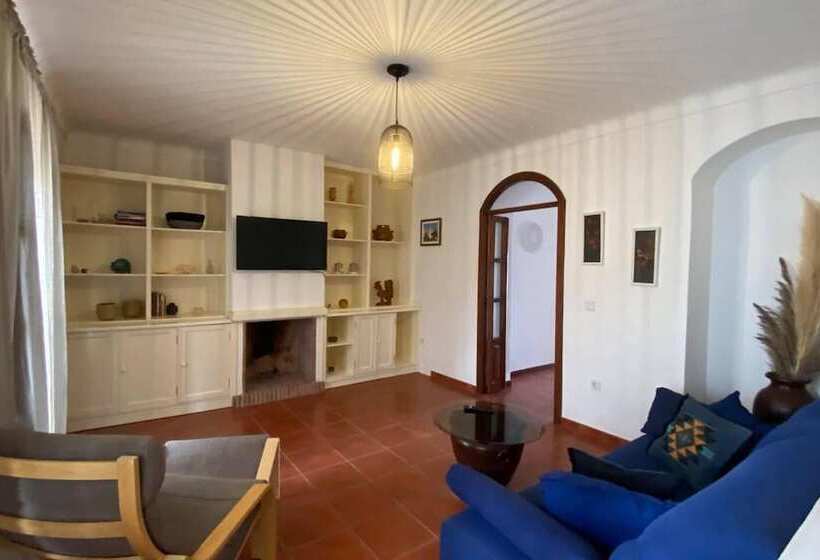 Резиденция Charming 5 Bed House In Granja