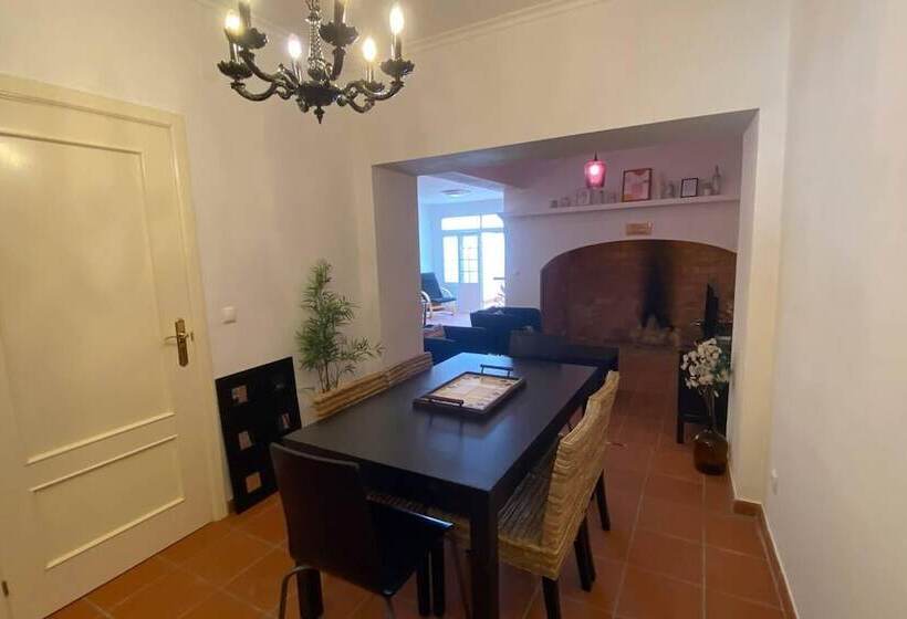 דירת נופש Charming 5 Bed House In Granja