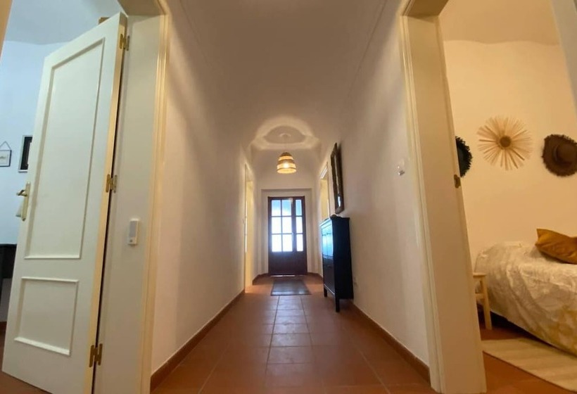 דירת נופש Charming 5 Bed House In Granja