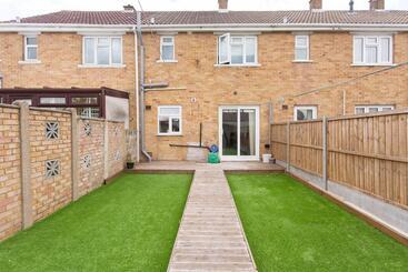اقامتگاه Immaculate 2 Bed House In Dartford