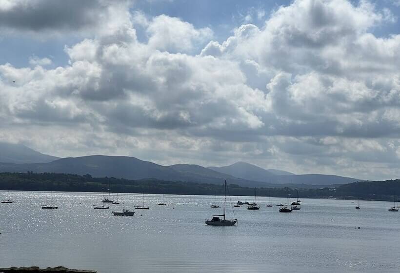レジデンス Traditional 3 Bed Cottage, Log Burner & Sea Views!