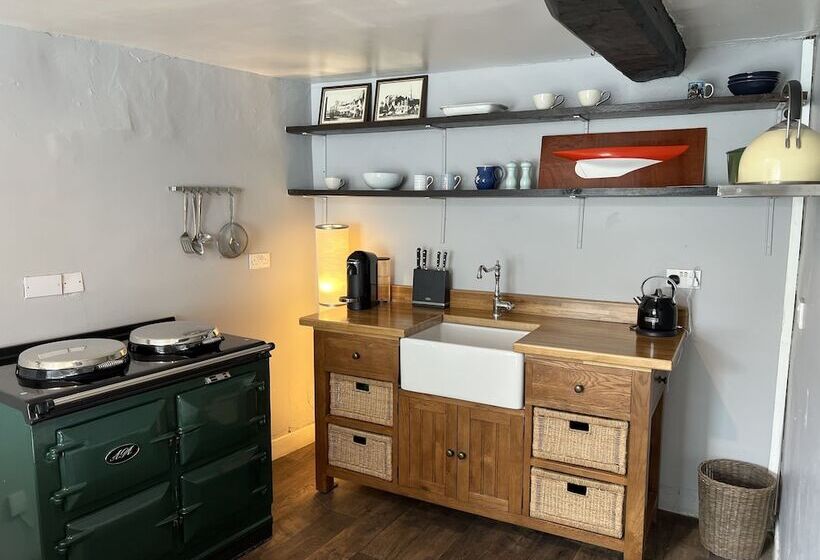 إقامة Traditional 3 Bed Cottage, Log Burner & Sea Views!