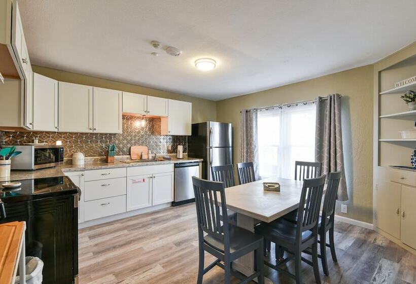 Stay N Play   Downtown Branson   Free Trolley Or Walk To All The Fun!!