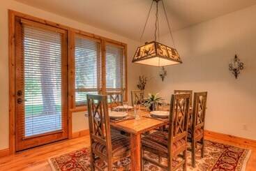 Aquila Lodge Unit 15