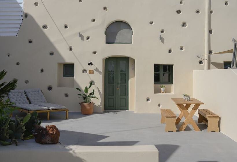تختخواب و صبحانه Elements Cave Suites