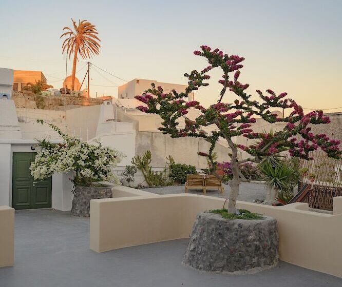 تختخواب و صبحانه Elements Cave Suites