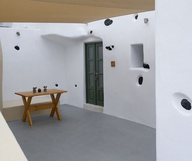 تختخواب و صبحانه Elements Cave Suites