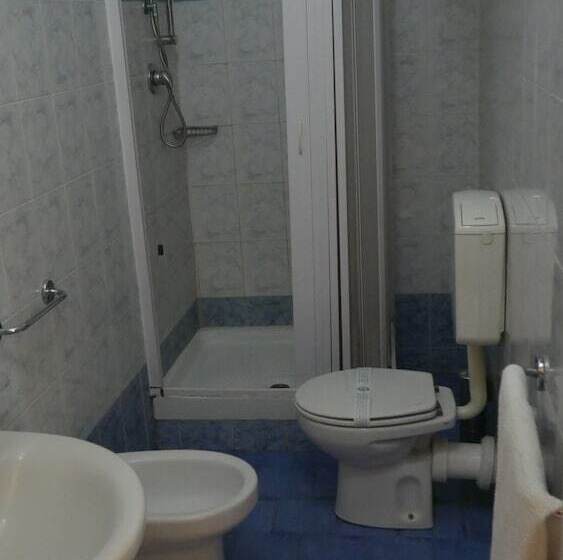 مسافرخانه Red And Blues Music Hotel Genova