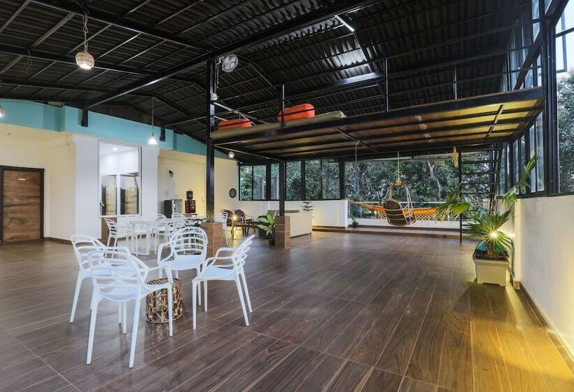 هتل Aaria Residency