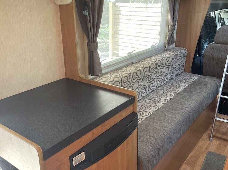 هتل Captivating 2 Bed Motorhome In Wareham