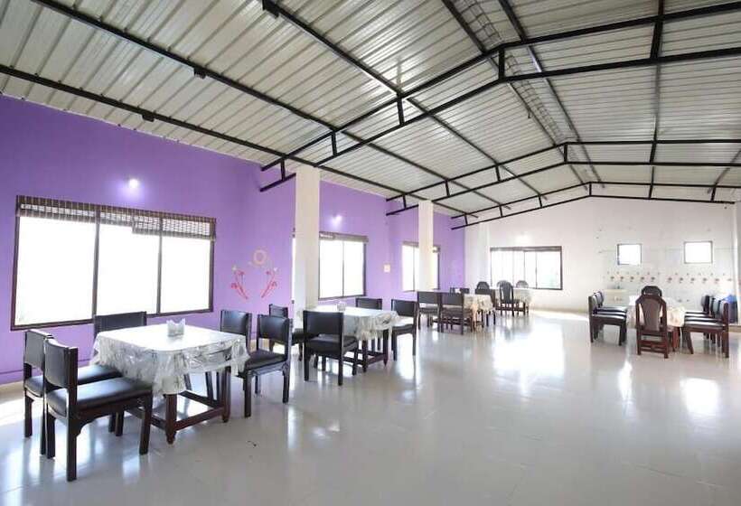 ホテル The Greenwood Resort Chikmagalur   Escape To Tranquil Mountain Views