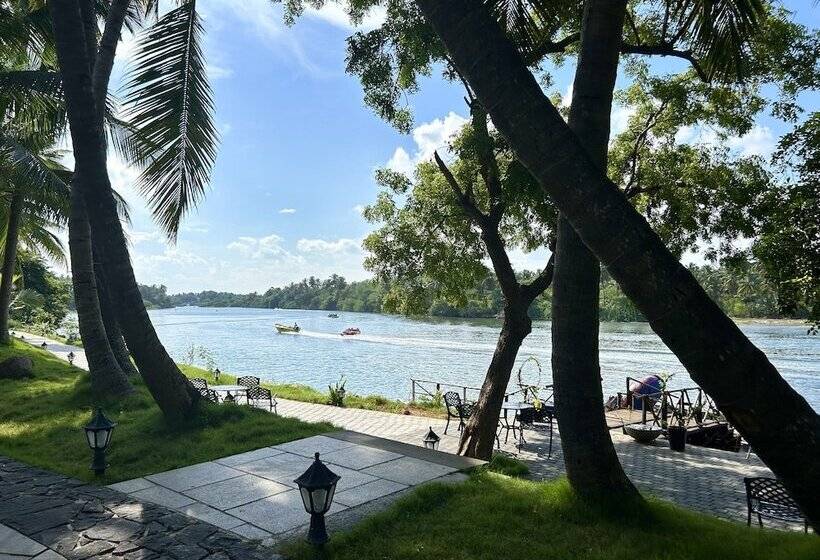 هتل Lagoon Sarovar Premiere Resort, Pondicherry