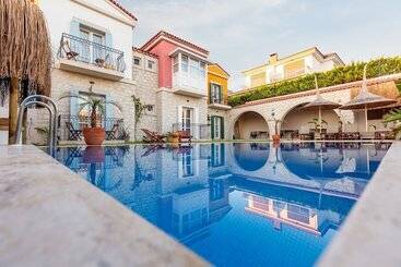 هتل Lika Alacati