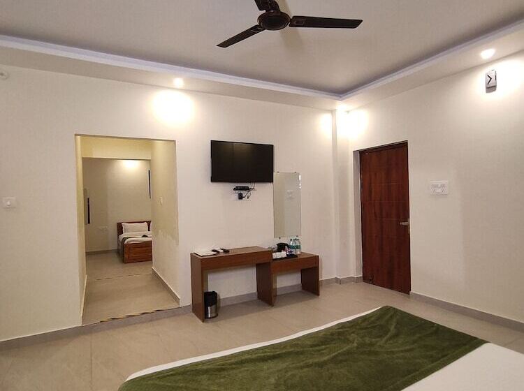 فندق Shivansh Green Resort