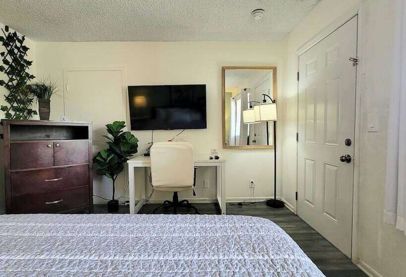 فندق Sunny Palms Inn