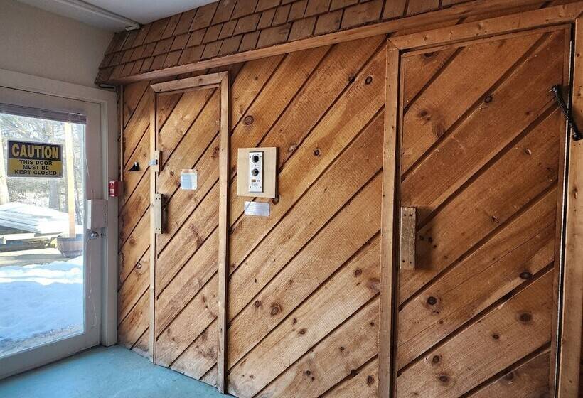 מוטל Mountaineer Inn