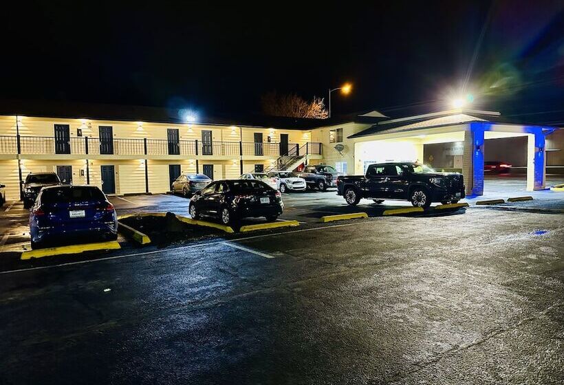 فندق على الطريق Quincy Inn And Suites