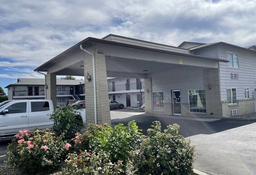 فندق على الطريق Quincy Inn And Suites