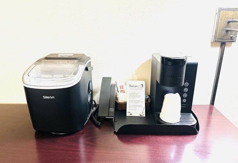 فندق على الطريق Quincy Inn And Suites