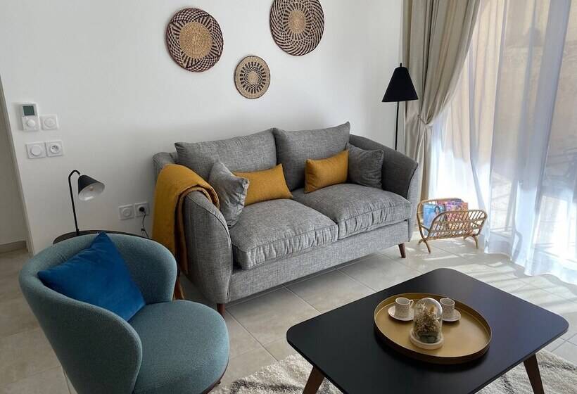 پانسیون Résidence Domitys Regalecia à Uzès