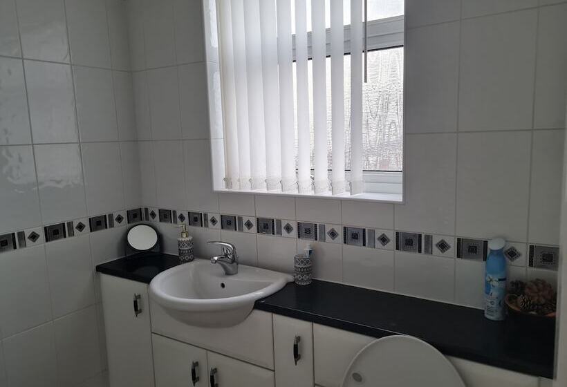 レジデンス Immaculate 3 Bed House With Free Parking In Bolton