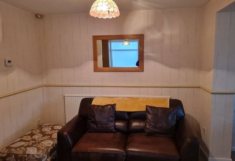 レジデンス Immaculate 3 Bed House With Free Parking In Bolton