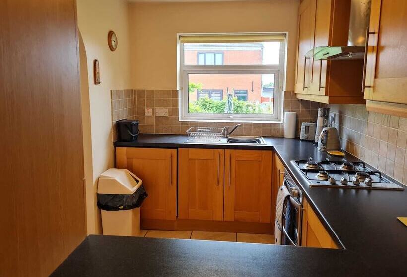 レジデンス Immaculate 3 Bed House With Free Parking In Bolton