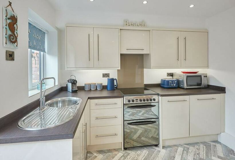 The Cottage Marksebythesea