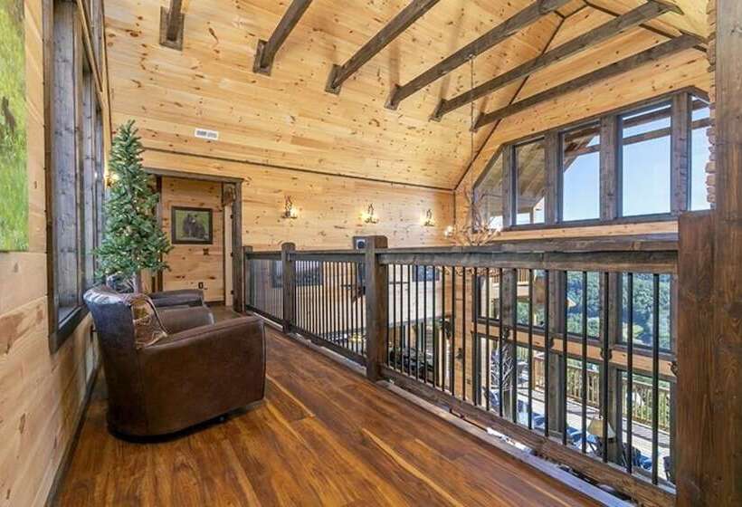 Bear Hugs   5 Bedrooms, 5.5 Baths, Sleeps 20 5 Cabin By Redawning