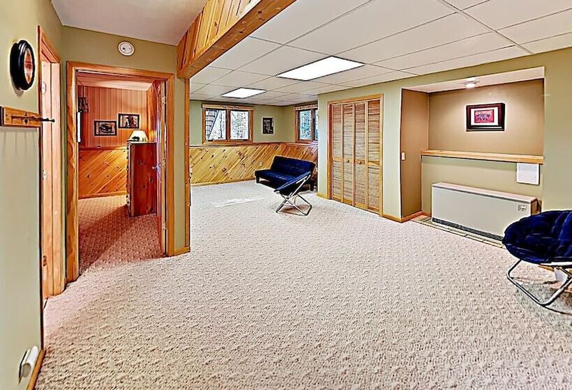 Beaver Bay Lodge