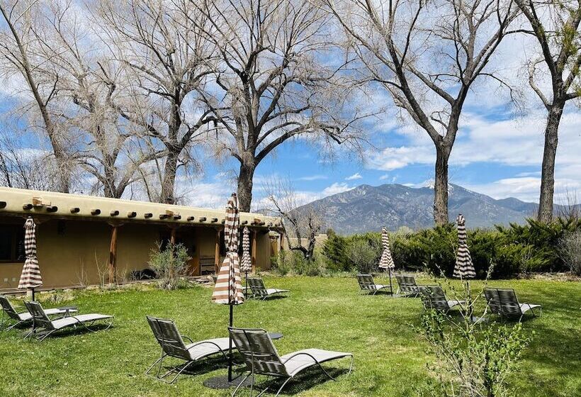 تختخواب و صبحانه Hacienda Del Sol
