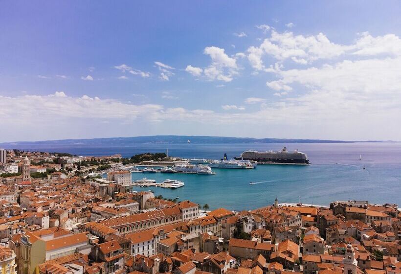 تختخواب و صبحانه Heritage Rooms Split Olympic Dream