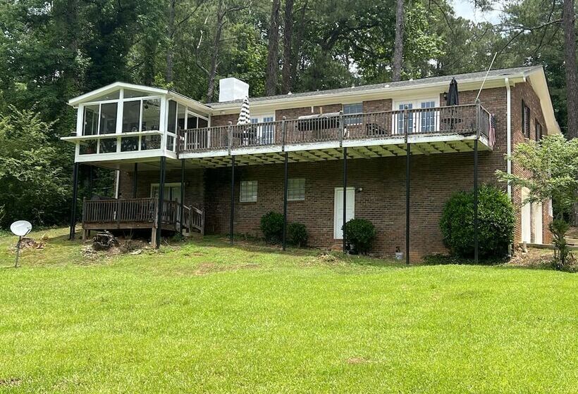 تختخواب و صبحانه Urban Lake House