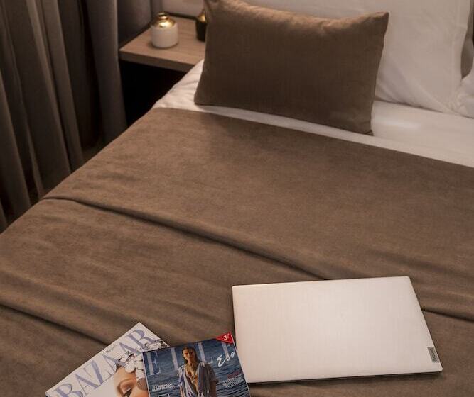 تختخواب و صبحانه Velvet Rooms & More