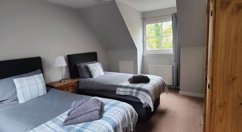 Ben Reoch Cottage  Loch Lomond & Arrochar Alps